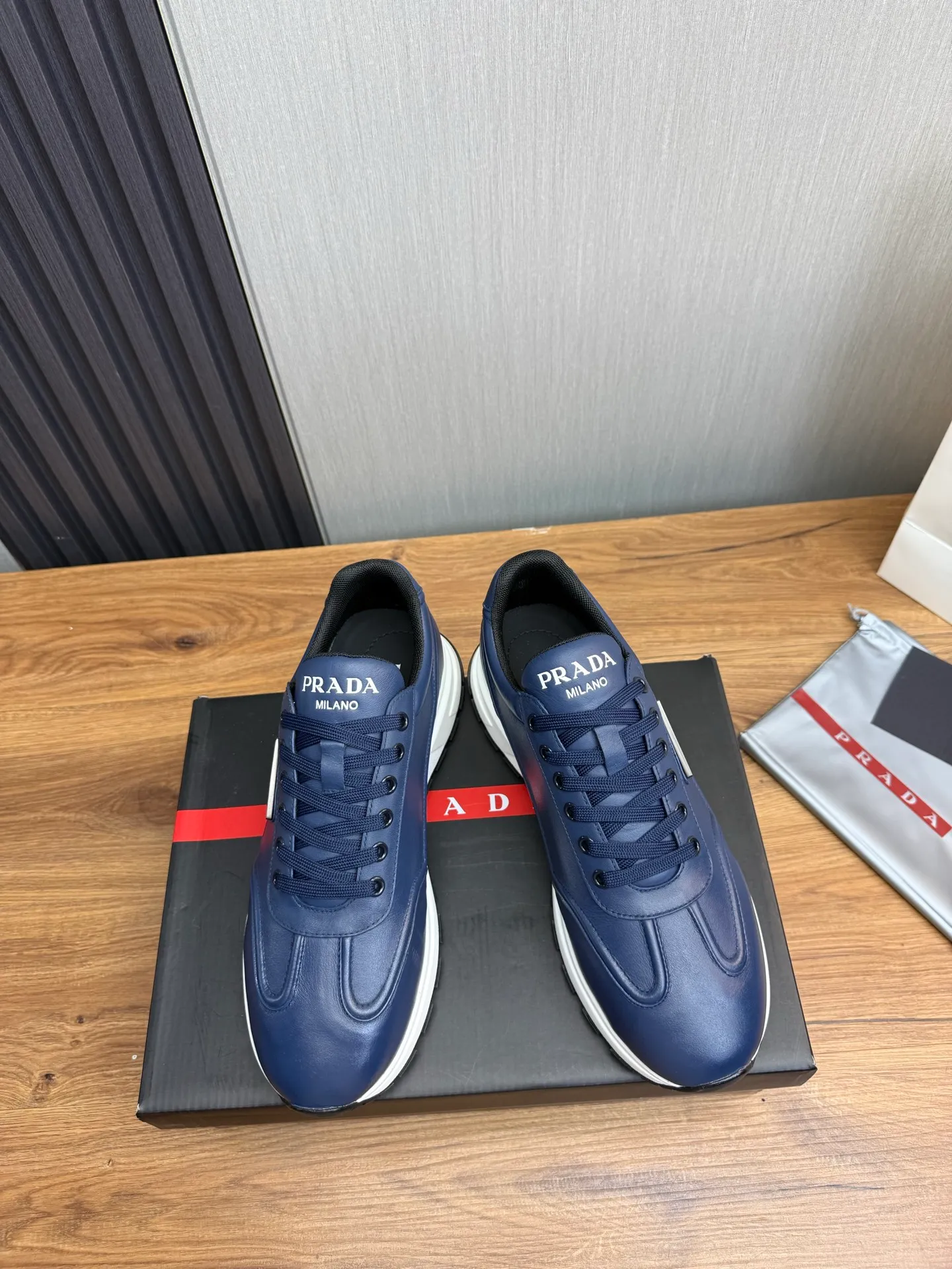 Factory price 640💰 [PRADA] Popular items in men's shoe counters, synchronized with the official website, 1 high-quality shipment ✔️Original cowhide + cowhide lining, 1🆚1 replica, original sole, 38-45 (45 customized, non-refundable)